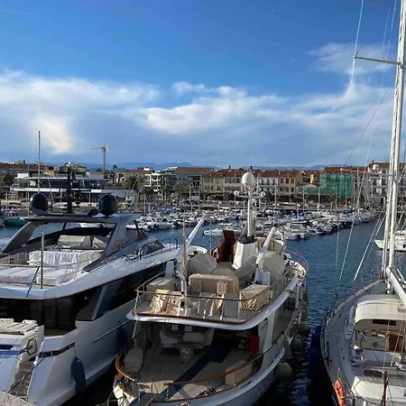 St Raphael Centre Calme Clim Commerces A Pieds