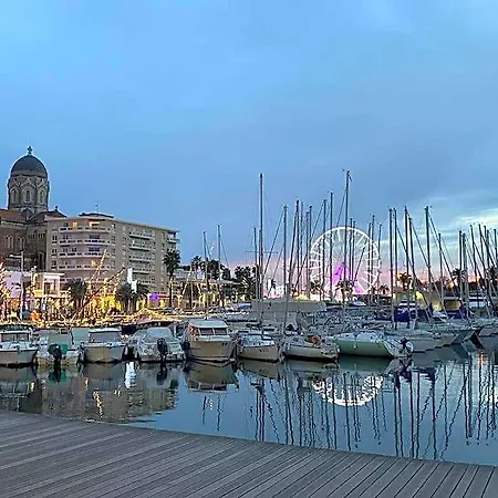St Raphael Centre Calme Clim Commerces A Pieds * Saint-Raphaël