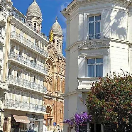 St Raphael Centre Calme Clim Commerces A Pieds
