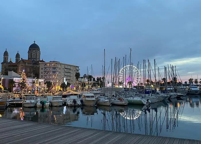 St Raphael Centre Calme Clim Commerces A Pieds *