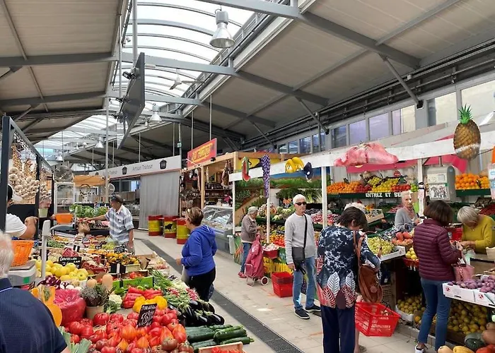 St Raphael Centre Calme Clim Commerces A Pieds Saint-Raphaël