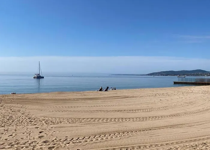St Raphael Centre Calme Clim Commerces A Pieds