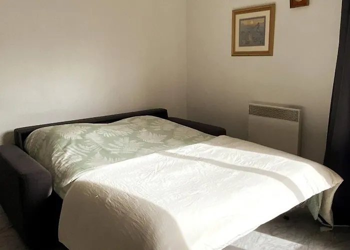 St Raphael Centre Calme Clim Commerces A Pieds